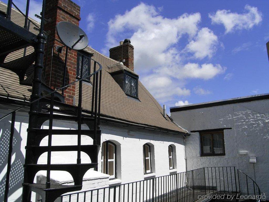 Отель Marlborough Arms Вудсток Экстерьер фото