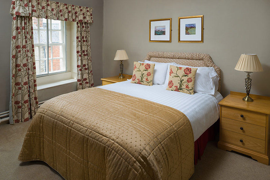 Отель Marlborough Arms Вудсток Экстерьер фото