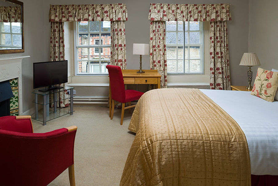 Отель Marlborough Arms Вудсток Экстерьер фото