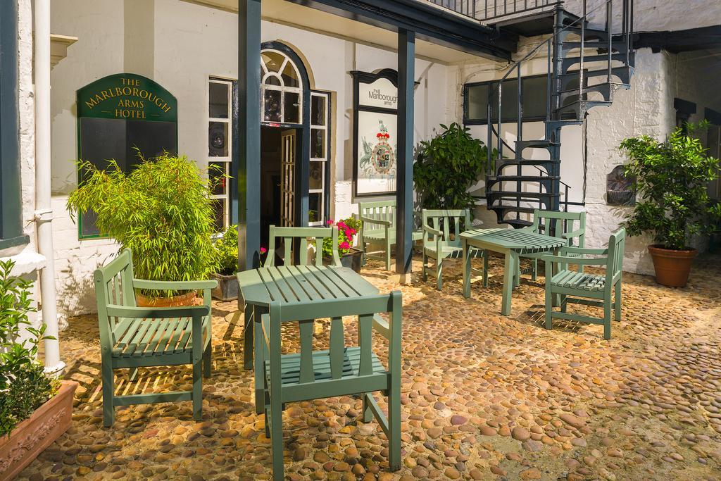 Отель Marlborough Arms Вудсток Экстерьер фото