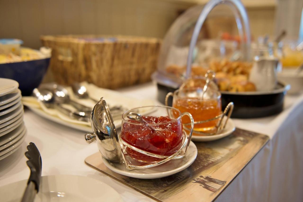 Отель Marlborough Arms Вудсток Экстерьер фото